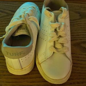 Womans size 6 white sneaker